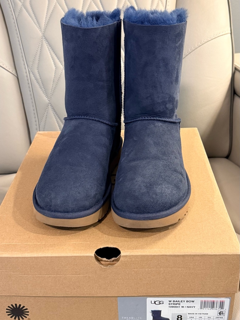 UGG Bailey Bow Stripe Navy Blue Suede Women's Size 8 - Gently Worn